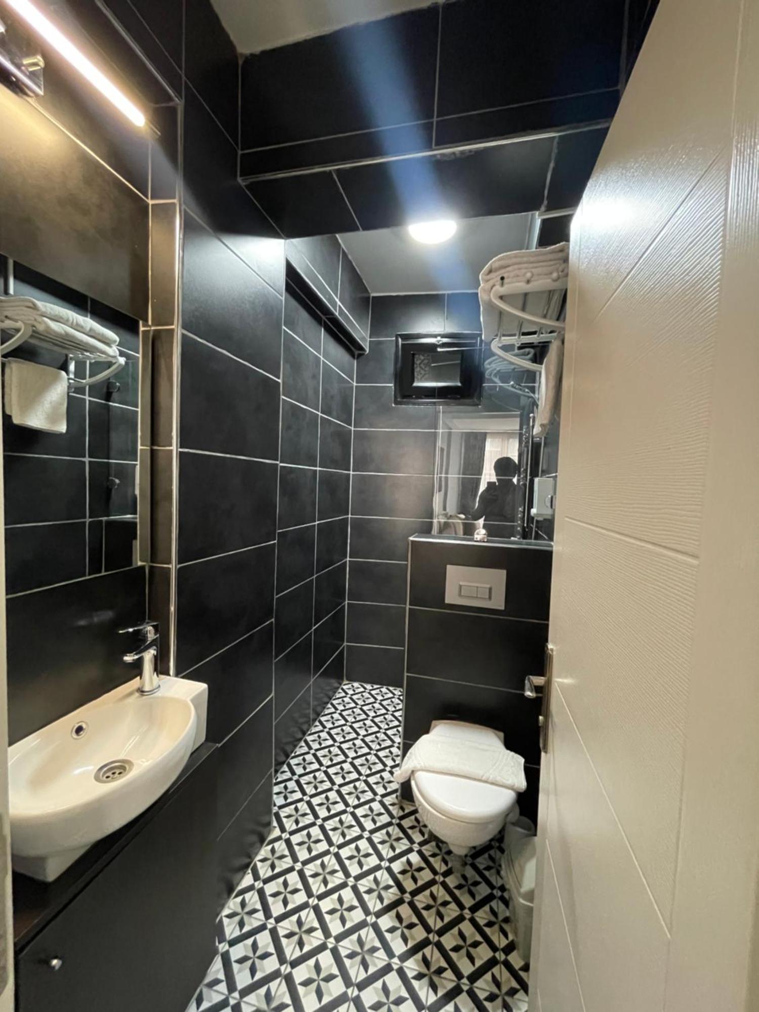 Taksim Park Hotel Istanboel Buitenkant foto